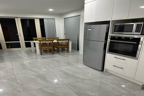 Photo of property in 17 Burgundy Park Avenue, Henderson, Auckland, 0612