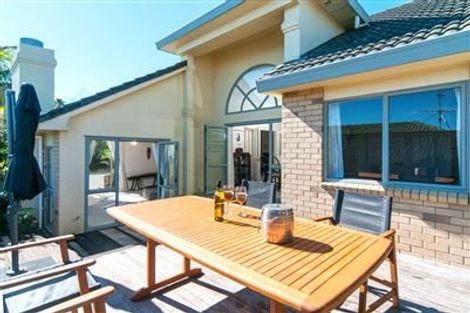 Photo of property in 21 Taroka Close, Pinehill, Auckland, 0632