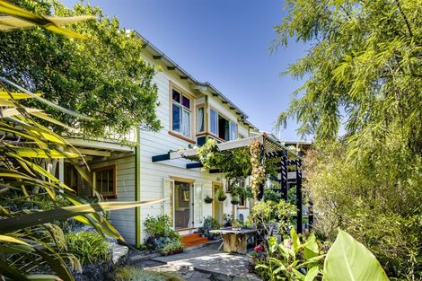 Photo of property in 1 Lawrence Road, Hospital Hill, Napier, 4110