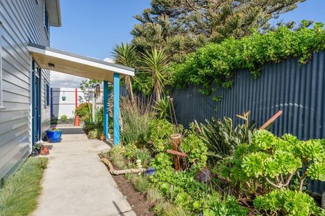 Photo of property in 100b Marine Parade, Otaki Beach, Otaki, 5512