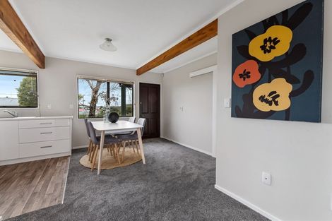 Photo of property in 2/92 Target Road, Totara Vale, Auckland, 0629