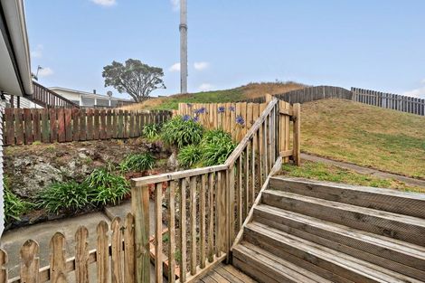 Photo of property in 7 Chetwode Grove, Newlands, Wellington, 6037
