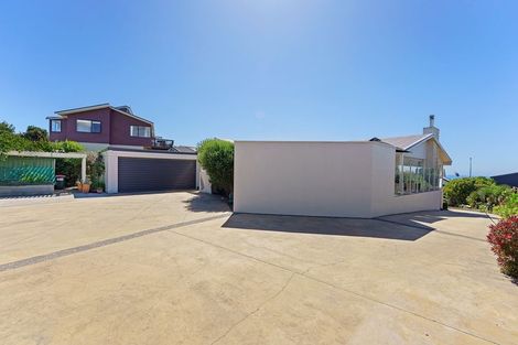 Photo of property in 16 Ara Kuaka, Waikanae Beach, Waikanae, 5036