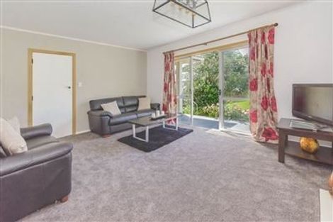 Photo of property in 8 Brazier Grove, Paraparaumu, 5032