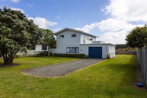 Photo of property in 14 Puketauhinu Place, Porangahau, 4293