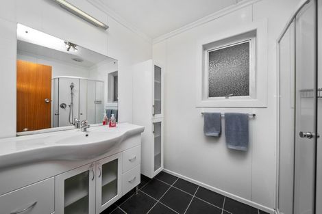 Photo of property in 12 Saxton Road, Upper Vogeltown, New Plymouth, 4310