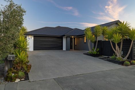Photo of property in 4 Sandpiper Place, Waimairi Beach, Christchurch, 8083