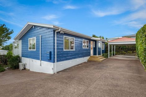 Photo of property in 1/32 Neil Avenue, Te Atatu Peninsula, Auckland, 0610