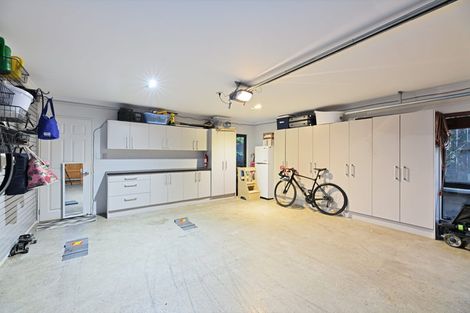 Photo of property in 19 South Kensington Way, Henderson, Auckland, 0612