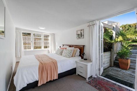 Photo of property in 43 Surf Road, Stanmore Bay, Whangaparaoa, 0932