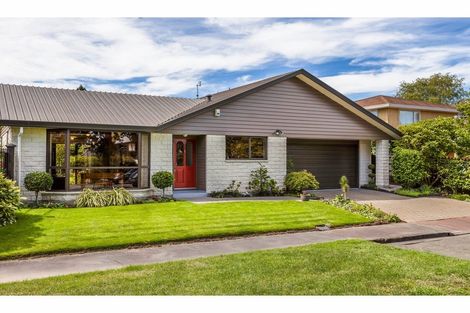 Photo of property in 18 Crosdale Place, Burnside, Christchurch, 8042