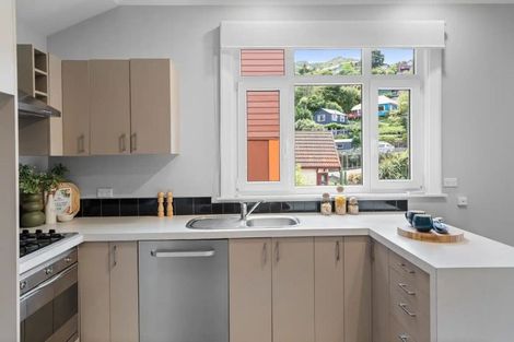 Photo of property in 11 Hawkhurst Road, Lyttelton, 8082