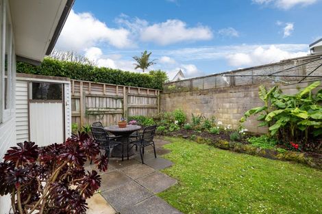 Photo of property in 5/6 North Avenue, Narrow Neck, Auckland, 0624