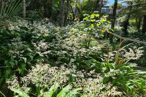 Photo of property in 10-12 Glenesk Road, Piha, New Lynn, 0772