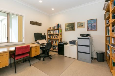 Photo of property in 20 Heynes Place, Clive, 4102