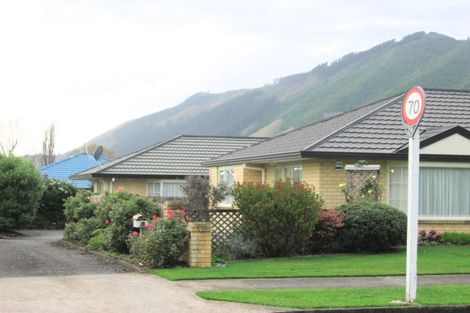 Photo of property in 5a Hemi Street, Waikanae, 5036