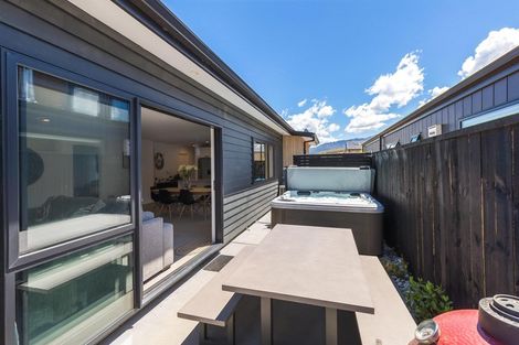 Photo of property in 17 Bale Road, Jacks Point, 9371