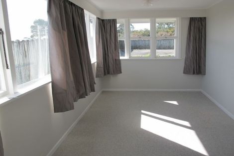Photo of property in 15 Sheehan Road, Te Atatu South, Auckland, 0610