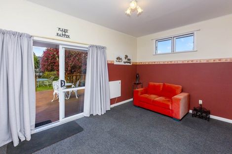 Photo of property in 10 Savage Crescent, Upper Hutt Central, Upper Hutt, 5018