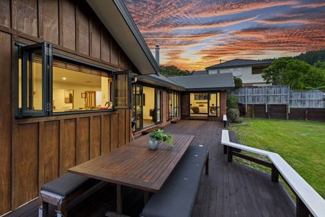 Photo of property in 6 Sylvan Way, Silverstream, Upper Hutt, 5019