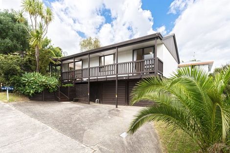 Photo of property in 2/28 Exeter Place, Unsworth Heights, Auckland, 0632