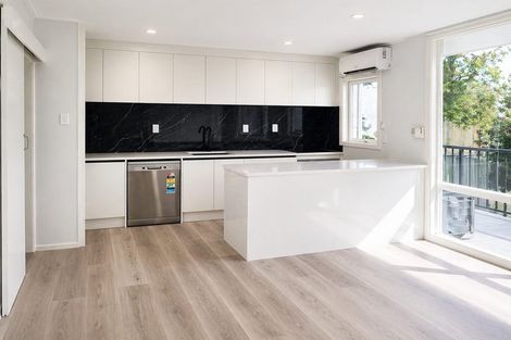 Photo of property in 16a Dallinghoe Crescent, Milford, Auckland, 0620