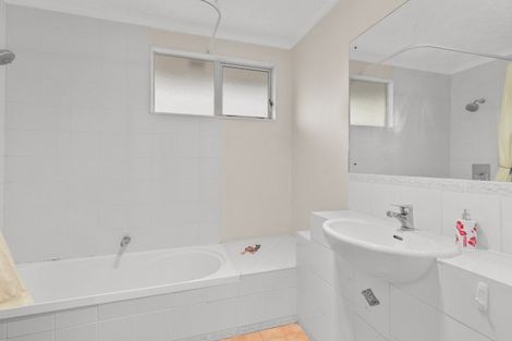 Photo of property in 12 Guildford Street, Levin, 5510