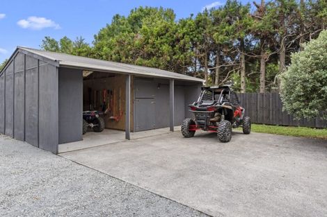 Photo of property in 102 Boord Crescent, Kumeu, 0891