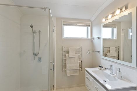 Photo of property in 6a Gleneagles Terrace, Ilam, Christchurch, 8053