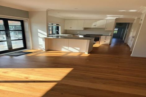 Photo of property in 11 Lake Pupuke Drive, Takapuna, Auckland, 0622