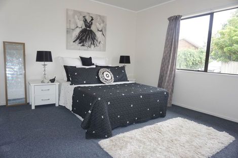 Photo of property in 2/46 Shifnal Drive, Randwick Park, Auckland, 2105