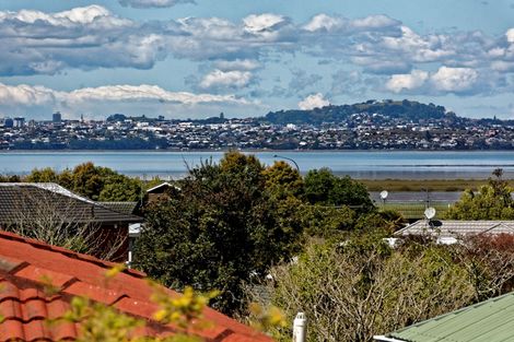 Photo of property in 14 Sailfish Drive, West Harbour, Auckland, 0618