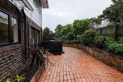 Photo of property in 33 James Evans Drive, Northcote, Auckland, 0627