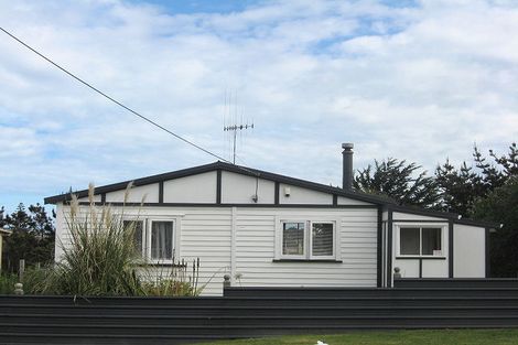 Photo of property in 107 Kahukura Avenue, Waitarere Beach, Levin, 5510