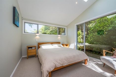 Photo of property in 19 London Road, Korokoro, Lower Hutt, 5012