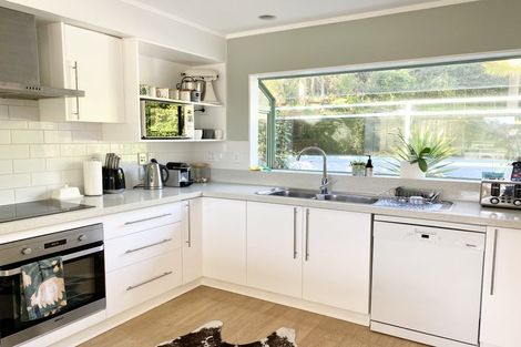 Photo of property in 12 Shannon Place, Torbay, Auckland, 0630