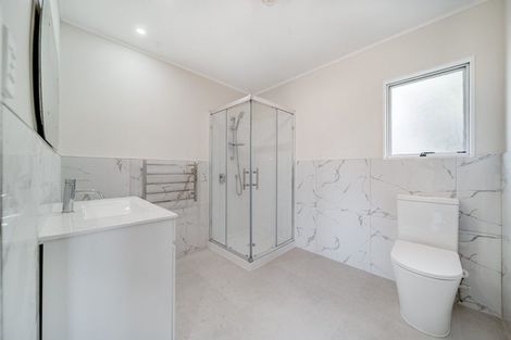 Photo of property in 2 Netherlands Avenue, Kelston, Auckland, 0602