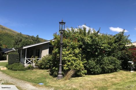 Photo of property in 3 Mckibbin Place, Arrowtown, 9302