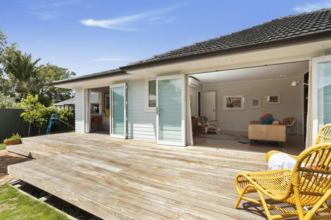 Photo of property in 5 Roby Street, Te Atatu Peninsula, Auckland, 0610