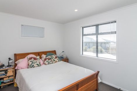 Photo of property in 15a Barclay Street, Newlands, Wellington, 6037
