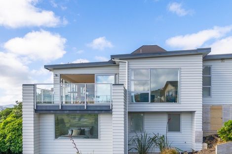 Photo of property in 16 Bunker Way, Strathmore Park, Wellington, 6022