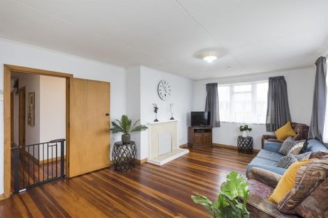 Photo of property in 9 Holland Crescent, Bulls, 4818