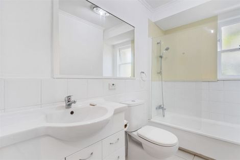 Photo of property in 1/33 Exmouth Road, Northcote, Auckland, 0627