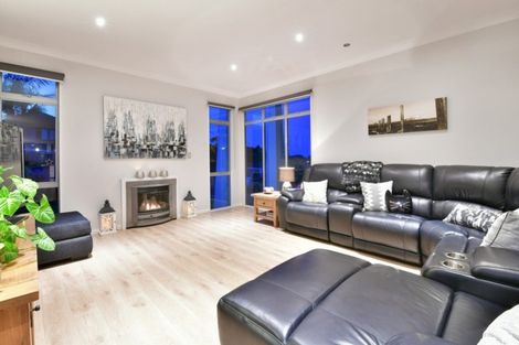 Photo of property in 2 The Ritz, Orewa, 0931