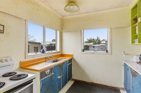 Photo of property in 15 Ross Street, Levin, 5510