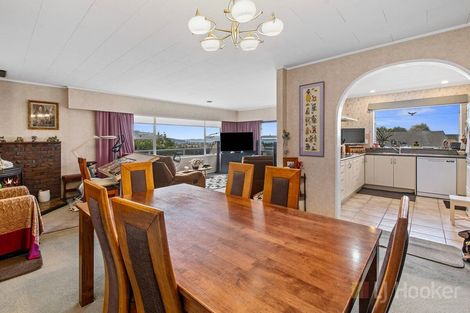 Photo of property in 2 Haratua Place, Springfield, Rotorua, 3015