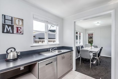 Photo of property in 27 Collins Avenue, Tawa, Wellington, 5028