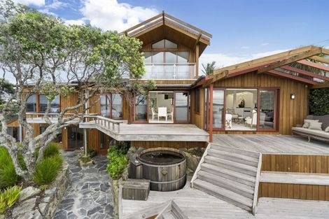 Photo of property in 1/3 Beach Road, Northcote Point, Auckland, 0627