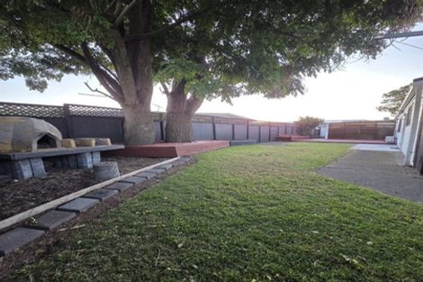 Photo of property in 14 Waimana Road, Conifer Grove, Takanini, 2112