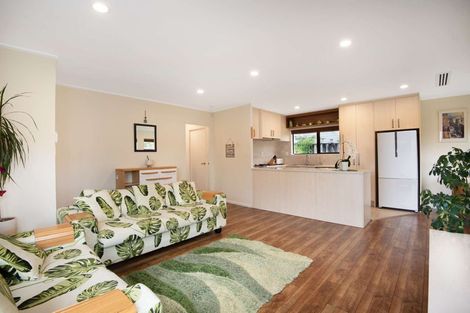 Photo of property in 1/16 Atlantis Place, Totara Vale, Auckland, 0629